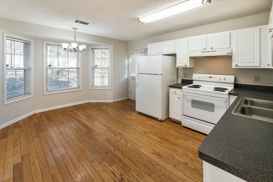 Building Photo - 6605 Overton Cir
