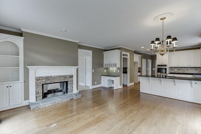 Building Photo - 2885 Towne Village Dr NW