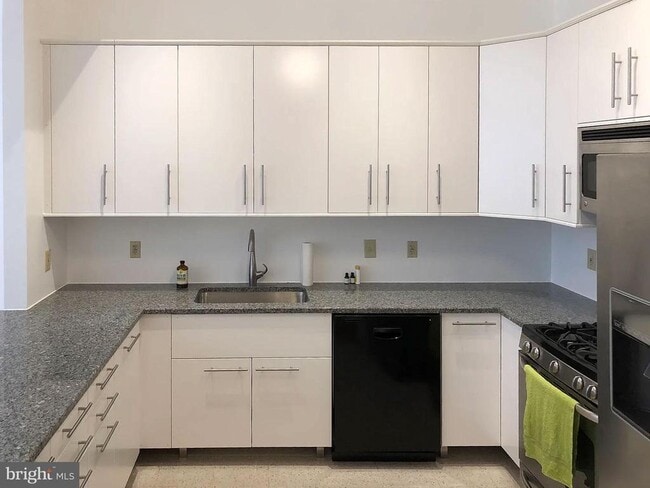 Building Photo - 261 N 3rd St