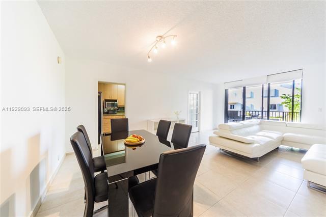 Building Photo - 121 Crandon Blvd