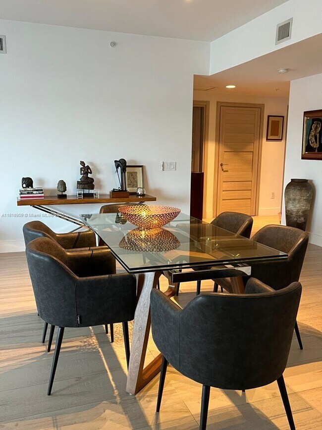 Building Photo - 17301 Biscayne Blvd