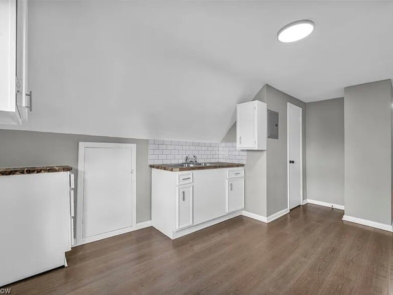 Building Photo - 3610 E 140th St