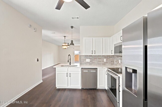 Building Photo - 577 Scrub Jay Dr