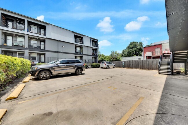 Building Photo - 2020 S Congress Ave