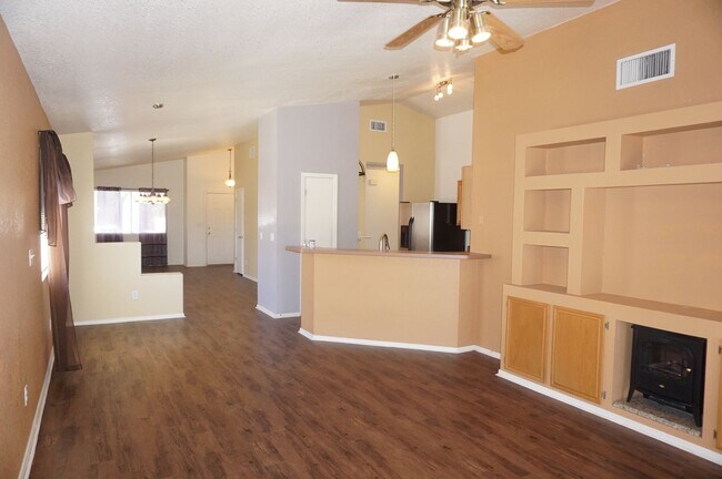 Building Photo - Great 4Bdm 2Ba single story home near U of A!