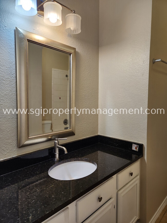 Building Photo - 1415 Murphy Dr