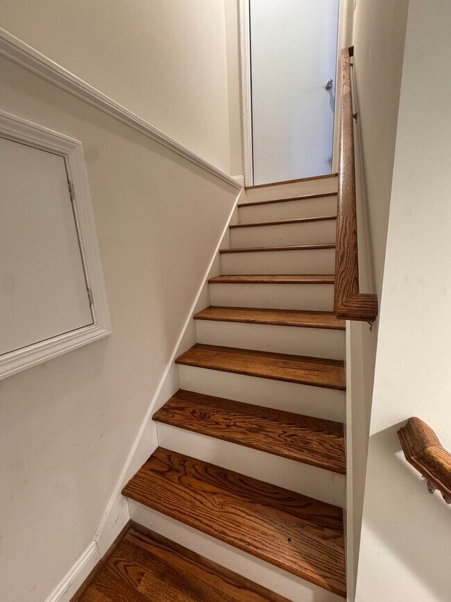 Building Photo - 908 Carolina Ave NW