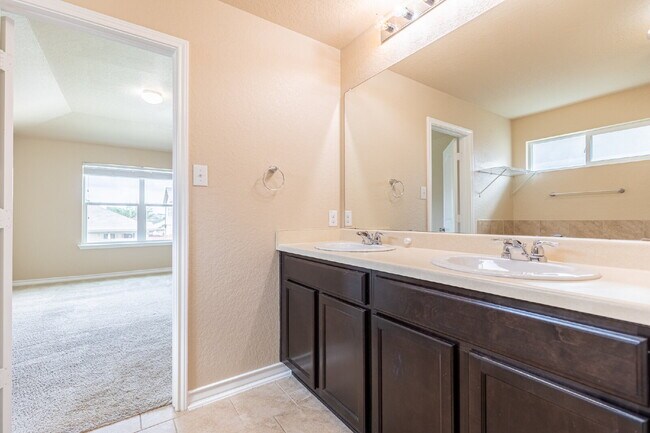 Building Photo - 15458 Bobwhite Quail