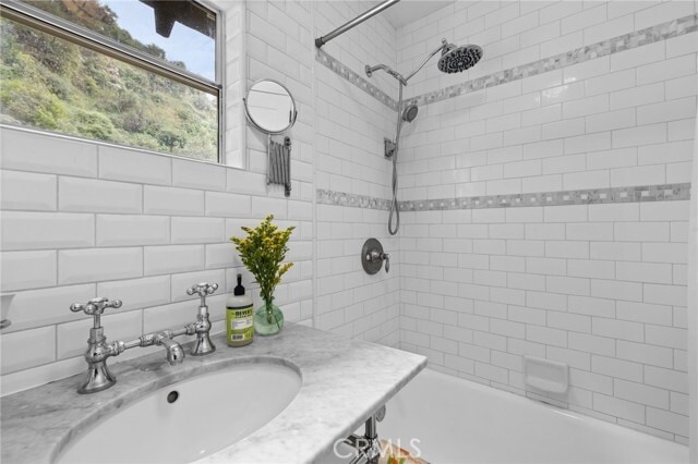 Building Photo - 721 Country Club Dr