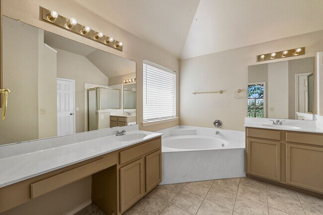 Building Photo - Spacious 4 Bedroom Home in Plano ISD Located in Bristol Pointe Estates.