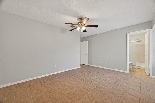 Building Photo - 5211 Devon Green Dr