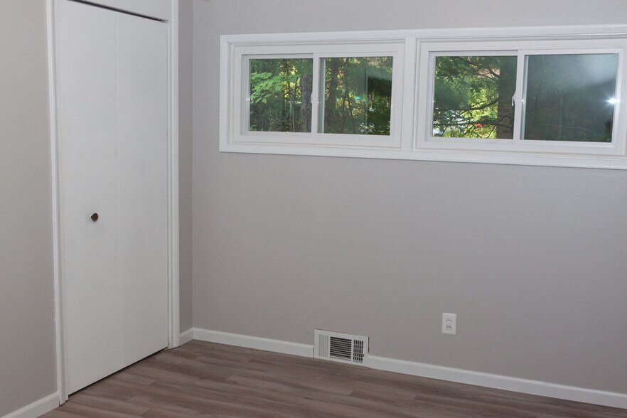 Building Photo - 415 S Revena Blvd