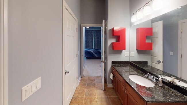 Building Photo - 252 Stetson St