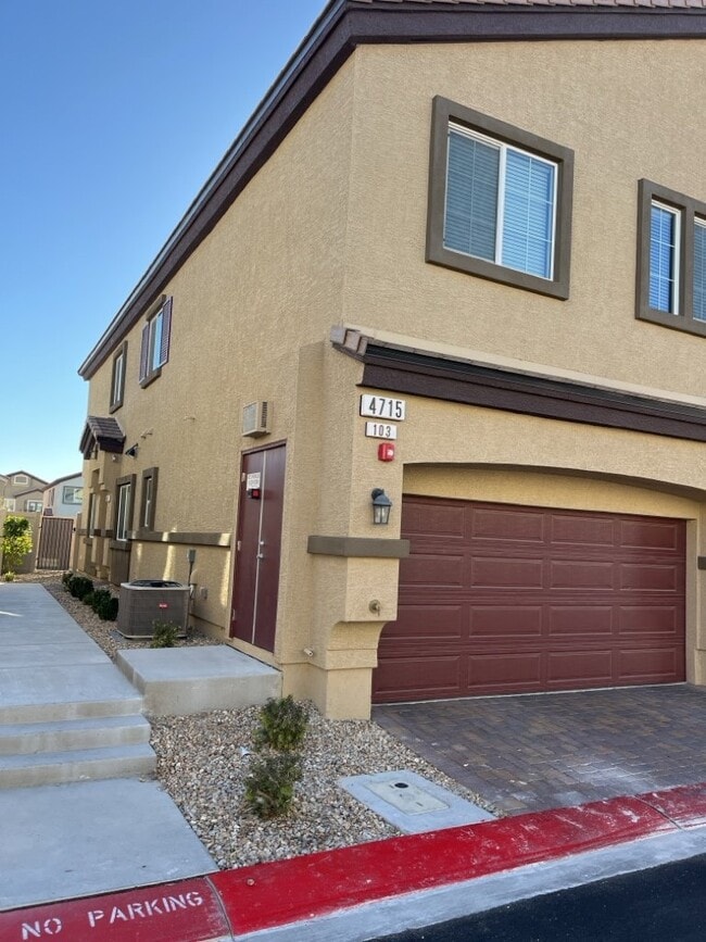 Building Photo - Beautiful 3 bedroom 3 bathroom townhome