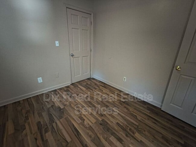 Building Photo - 2308 Waneta Ave