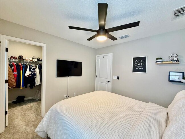 Building Photo - 6255 Golden Bch Dr