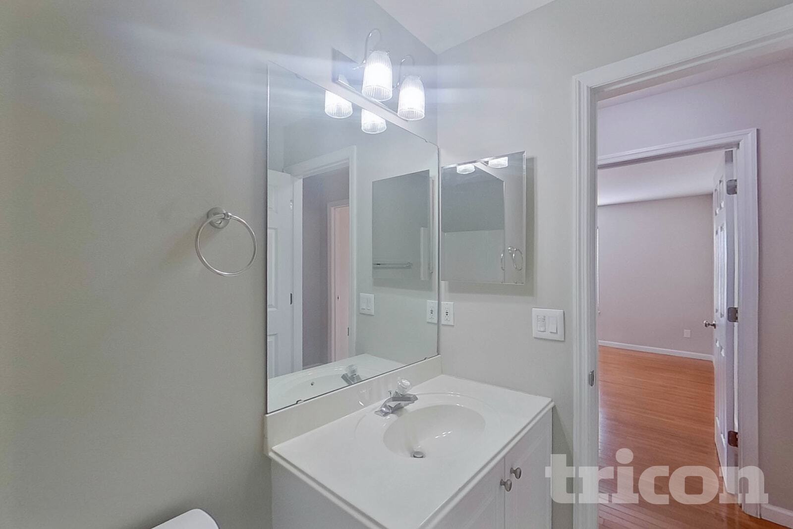 Building Photo - 935 Squirrels Nest Ct