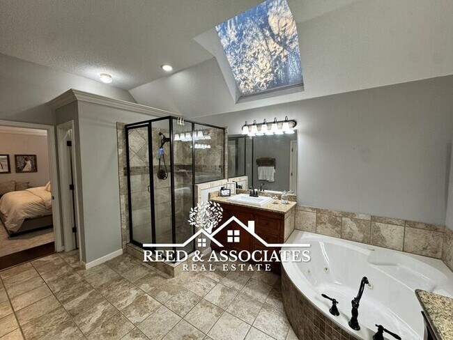 Building Photo - 4 bedrooms plus pool in Collierville!