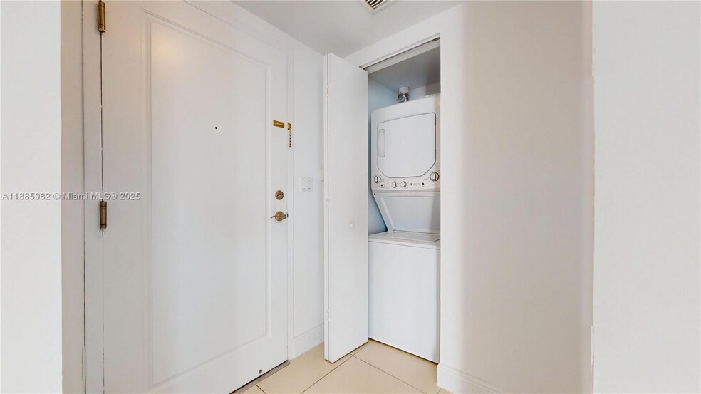 Building Photo - 1861 NW South River Dr