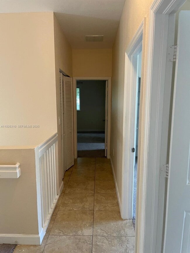 Building Photo - 380 NE 31st Terrace