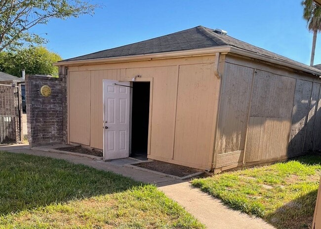 Building Photo - 16026 Highlander Dr