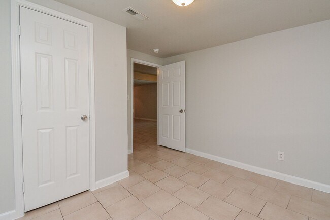 Building Photo - 2118 Thonig Rd
