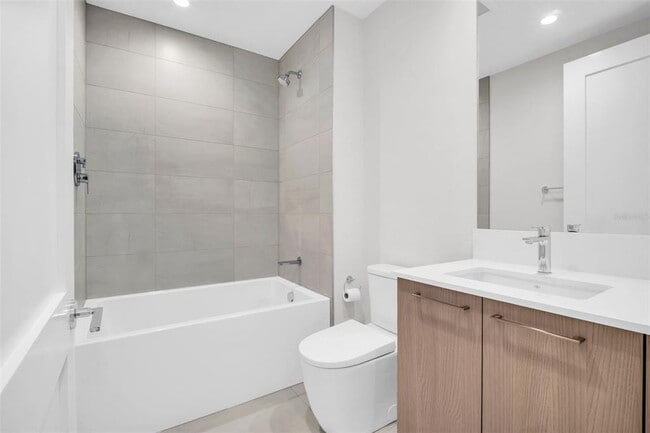 Building Photo - 275 1st Ave S