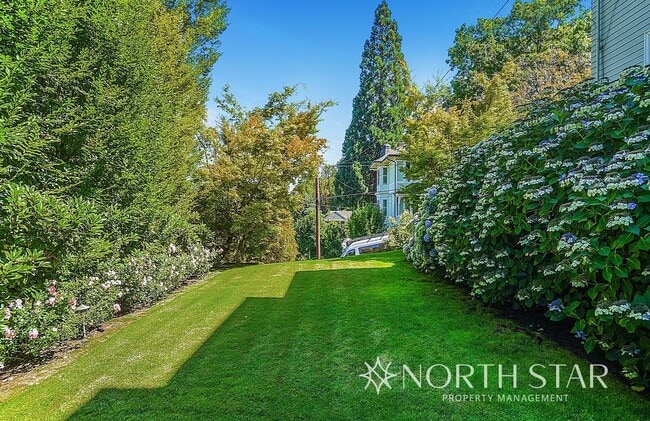 Building Photo - Live in a National Historic Home