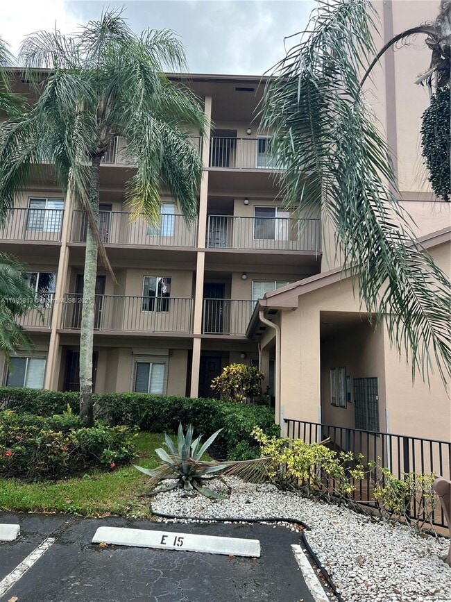 Building Photo - 12550 SW 15th St