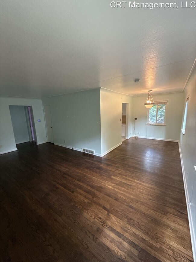 Building Photo - Charming 2-Bedroom Duplex Close to DU
