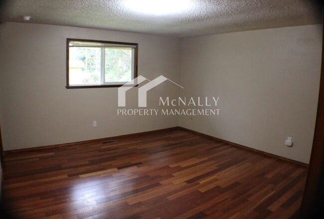 Building Photo - Freshly Updated 4BR Home w/ Finished Basement, New Appliances & RV/Boat Parking