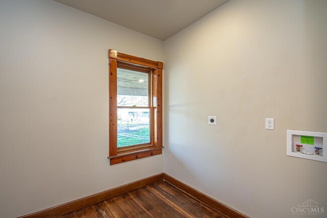 Building Photo - 117 Montgomery Ave