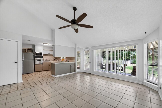 Building Photo - 5114 Beechnut St