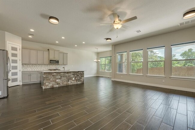 Building Photo - 101 Split Oak Dr