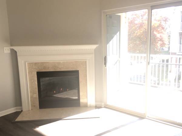 Building Photo - 8961 Town Center Cir