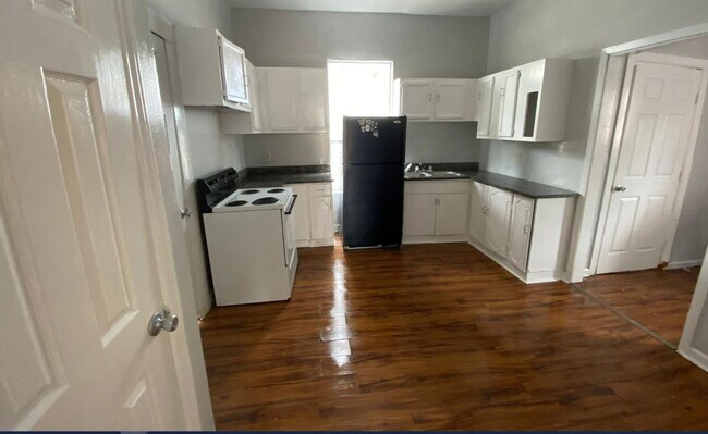 Building Photo - 2806 Avenue M 1/2
