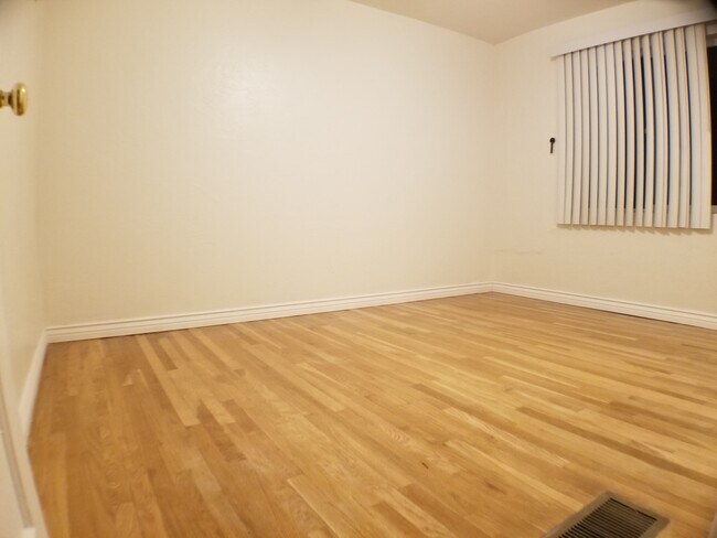 bedroom #2 - 1902 Lead Ave SE