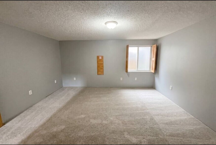 Building Photo - 12117 Monaco Dr