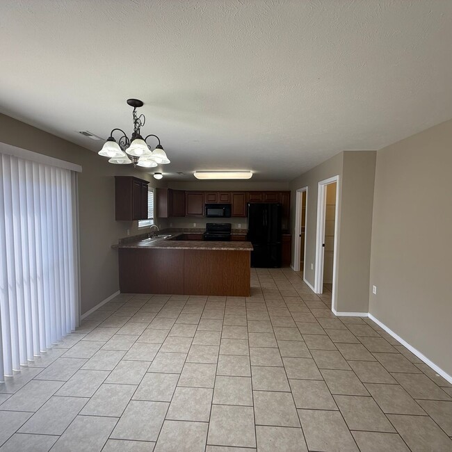 Building Photo - Quiet Country Living - Beautiful Available Now