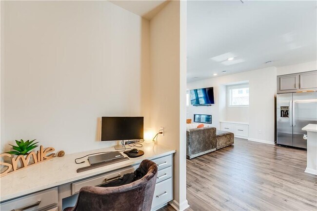 Building Photo - 1634 Halbrook Pl SW