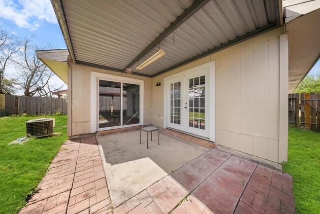 Building Photo - 15242 Peachmeadow Ln