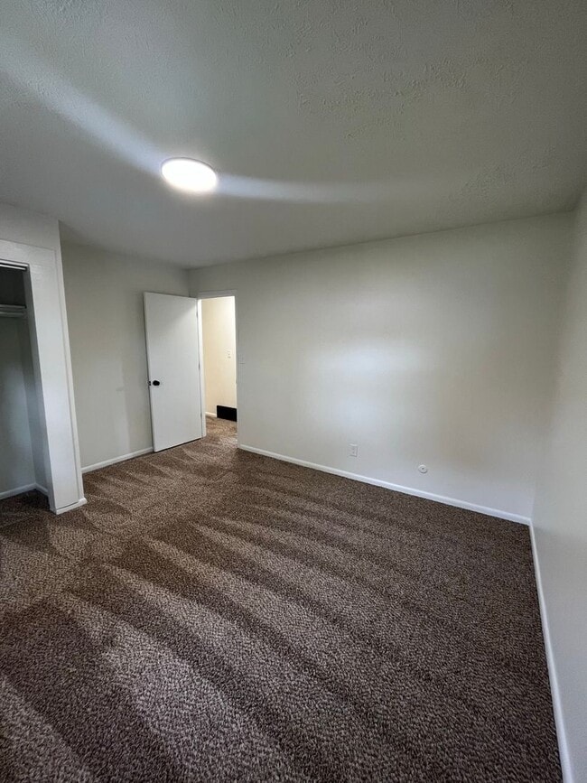 Building Photo - Charming 3 Bedroom Home with Finished Base...