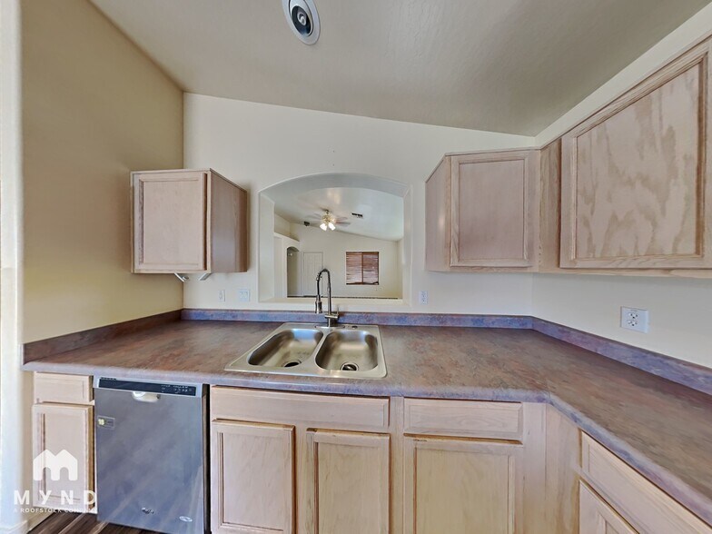 Building Photo - 8058 N 109th Ln