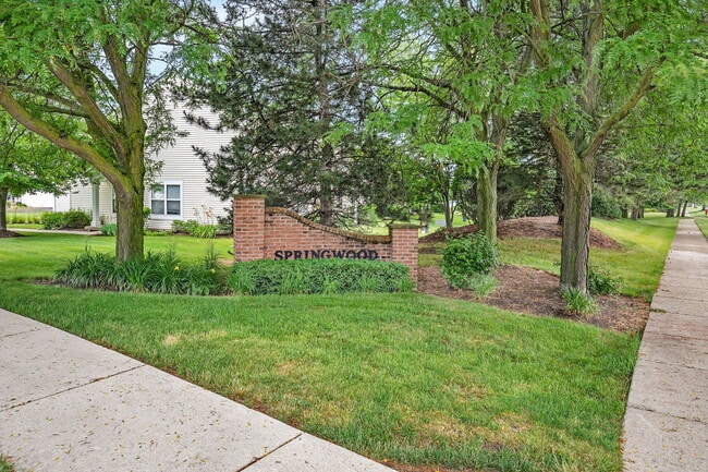 Building Photo - 3605 Forestview Dr