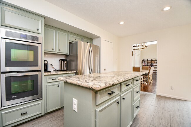 Building Photo - 7711 Hopewell Ln