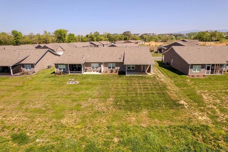 Building Photo - 728 Snowflower Cir