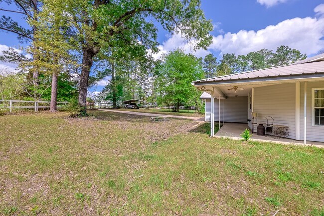 Building Photo - 8 Vick Rd