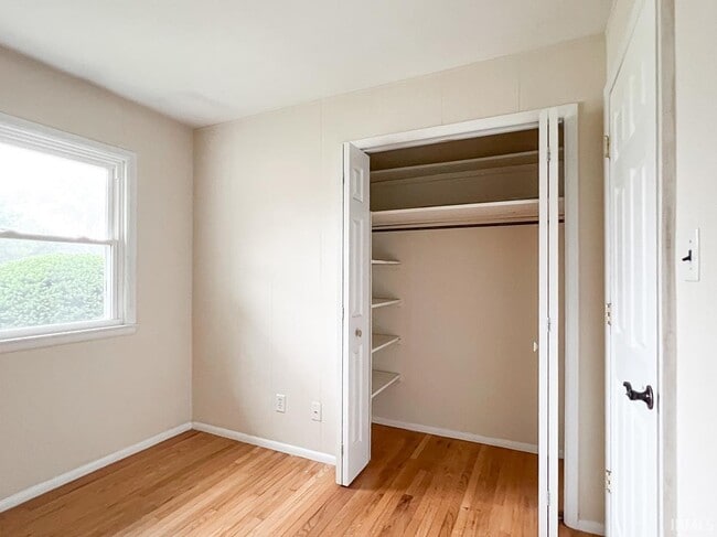 Building Photo - 2519 E 7th St