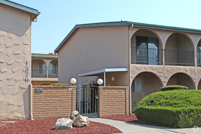 Building Photo - W Vassar Apartments