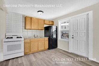 Building Photo - 12 Putnam Cir